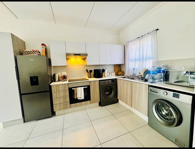 2 BEDROOM FLAT FOR SALE IN MAROELADAL